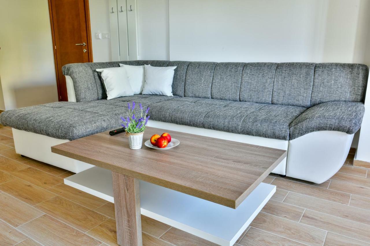 Apartmani Marina Kopitovic Petrovac Exterior foto