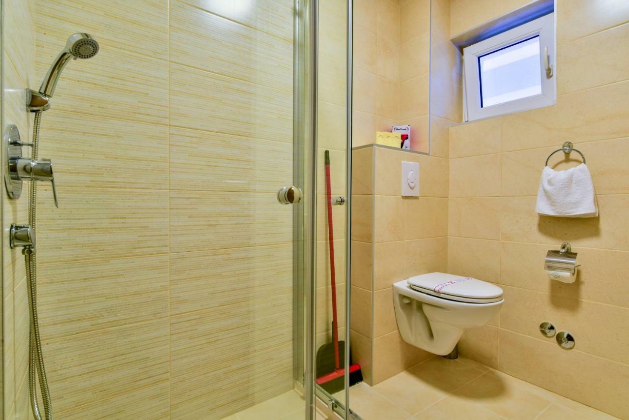 Apartmani Marina Kopitovic Petrovac Exterior foto