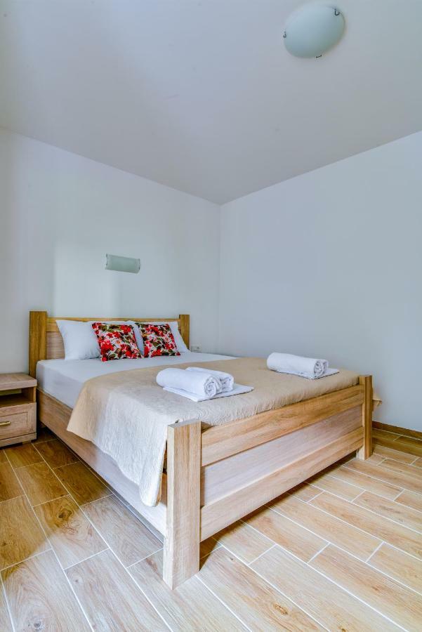 Apartmani Marina Kopitovic Petrovac Exterior foto